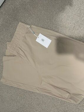 Zella Cropped Ankle Pants in Beige